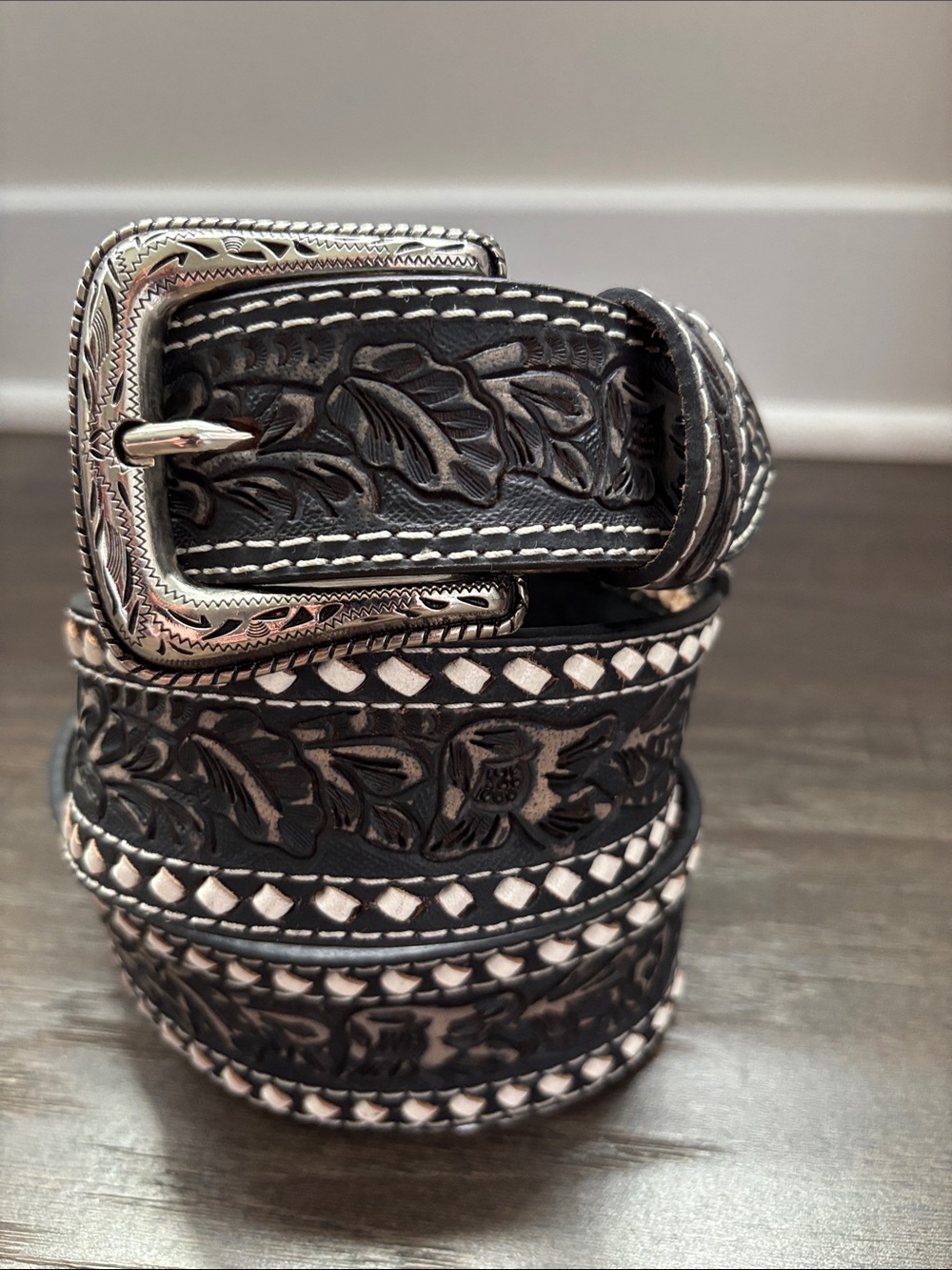 Nocona Genuine Tooled Leather,removable silvertone buckle,stitching,Western